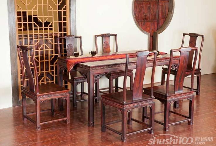 而红木家具正是收藏家具的代表性产品,那么怎样选红木家具呢,本文小编